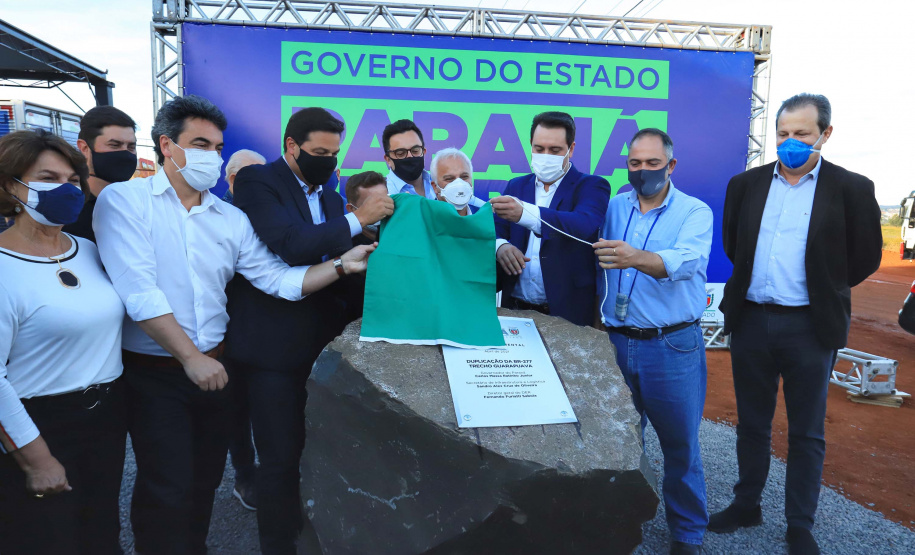 O governador Carlos Massa Ratinho Junior esteve nesta quarta-feira (14) em Guarapuava, na região Central do Estado, para vistoriar as obras de duplicação da BR-277 que cruza o perímetro urbano da cidade. Foto: José Fernando Ogura/AEN