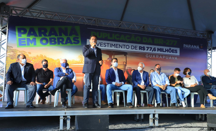 O governador Carlos Massa Ratinho Junior esteve nesta quarta-feira (14) em Guarapuava, na região Central do Estado, para vistoriar as obras de duplicação da BR-277 que cruza o perímetro urbano da cidade. Foto: José Fernando Ogura/AEN