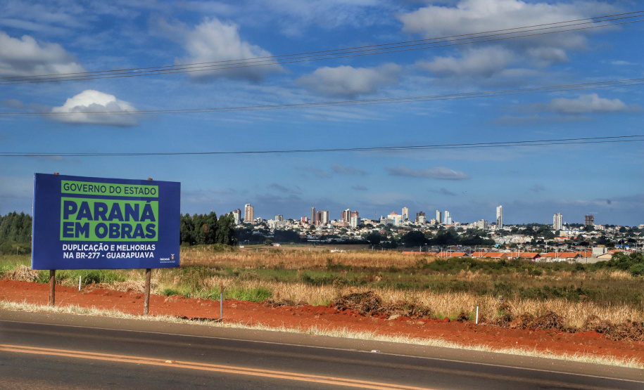 O governador Carlos Massa Ratinho Junior esteve nesta quarta-feira (14) em Guarapuava, na região Central do Estado, para vistoriar as obras de duplicação da BR-277 que cruza o perímetro urbano da cidade. Foto: José Fernando Ogura/AEN