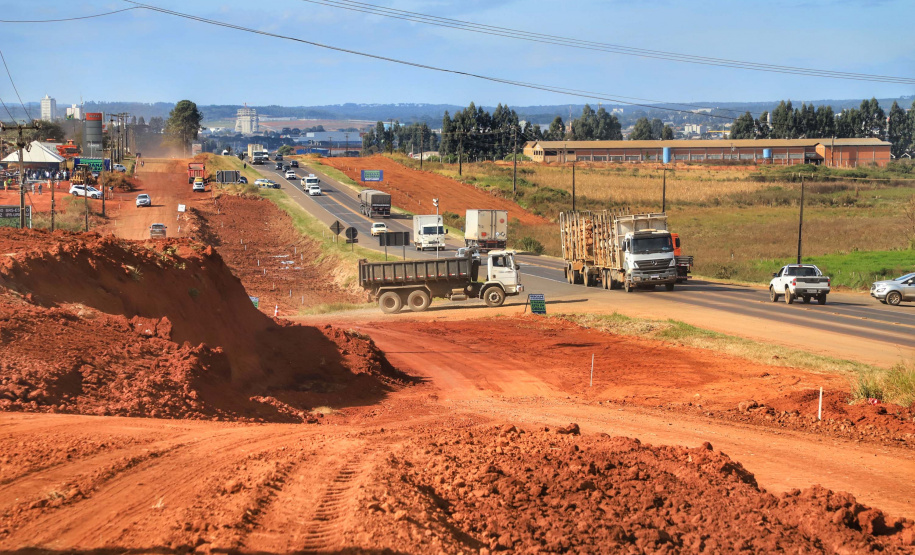 O governador Carlos Massa Ratinho Junior esteve nesta quarta-feira (14) em Guarapuava, na região Central do Estado, para vistoriar as obras de duplicação da BR-277 que cruza o perímetro urbano da cidade. Foto: José Fernando Ogura/AEN