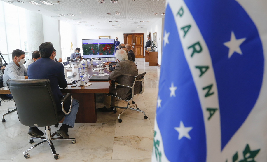 A TIM Brasil anunciou, nesta quinta-feira (15), que estenderá sua rede 4G para novos pontos no Interior do Estado. O novo plano foi anunciado no Palácio Iguaçu, pelo governador Carlos Massa Ratinho Junior e pelo CEO da TIM Brasil, Pietro Labriola. - Curitiba, 15/04/2021 - Foto: Jonathan Campos/AEN