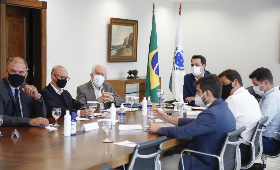 A TIM Brasil anunciou, nesta quinta-feira (15), que estenderá sua rede 4G para novos pontos no Interior do Estado. O novo plano foi anunciado no Palácio Iguaçu, pelo governador Carlos Massa Ratinho Junior e pelo CEO da TIM Brasil, Pietro Labriola. - Curitiba, 15/04/2021 - Foto: Jonathan Campos/AEN