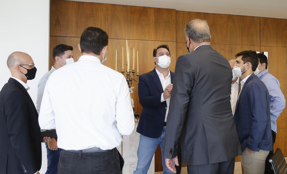 A TIM Brasil anunciou, nesta quinta-feira (15), que estenderá sua rede 4G para novos pontos no Interior do Estado. O novo plano foi anunciado no Palácio Iguaçu, pelo governador Carlos Massa Ratinho Junior e pelo CEO da TIM Brasil, Pietro Labriola. - Curitiba, 15/04/2021 - Foto: Jonathan Campos/AEN