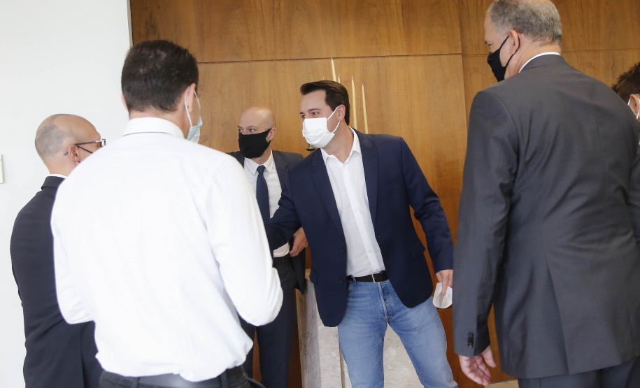 A TIM Brasil anunciou, nesta quinta-feira (15), que estenderá sua rede 4G para novos pontos no Interior do Estado. O novo plano foi anunciado no Palácio Iguaçu, pelo governador Carlos Massa Ratinho Junior e pelo CEO da TIM Brasil, Pietro Labriola. - Curitiba, 15/04/2021 - Foto: Jonathan Campos/AEN