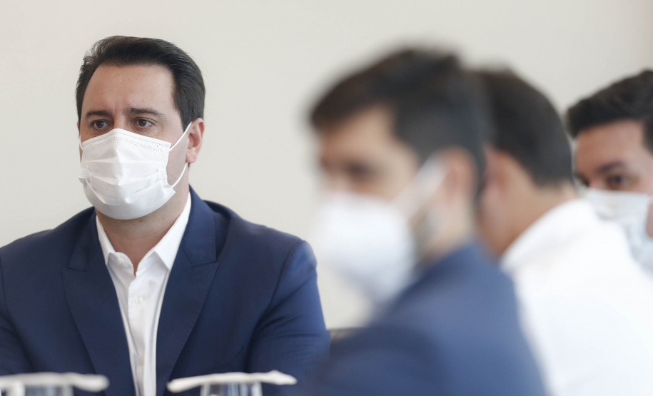 A TIM Brasil anunciou, nesta quinta-feira (15), que estenderá sua rede 4G para novos pontos no Interior do Estado. O novo plano foi anunciado no Palácio Iguaçu, pelo governador Carlos Massa Ratinho Junior e pelo CEO da TIM Brasil, Pietro Labriola. - Curitiba, 15/04/2021 - Foto: Jonathan Campos/AEN