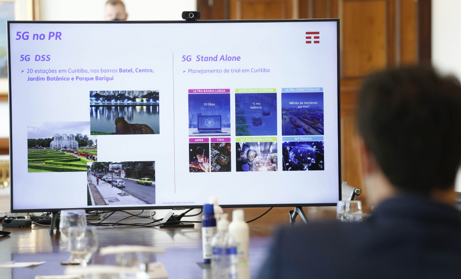 A TIM Brasil anunciou, nesta quinta-feira (15), que estenderá sua rede 4G para novos pontos no Interior do Estado. O novo plano foi anunciado no Palácio Iguaçu, pelo governador Carlos Massa Ratinho Junior e pelo CEO da TIM Brasil, Pietro Labriola. - Curitiba, 15/04/2021 - Foto: Jonathan Campos/AEN