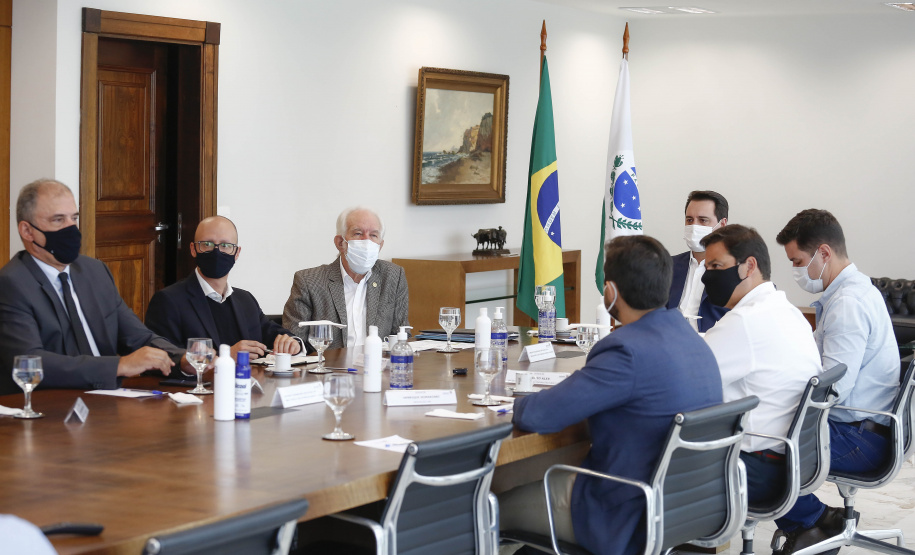 A TIM Brasil anunciou, nesta quinta-feira (15), que estenderá sua rede 4G para novos pontos no Interior do Estado. O novo plano foi anunciado no Palácio Iguaçu, pelo governador Carlos Massa Ratinho Junior e pelo CEO da TIM Brasil, Pietro Labriola. - Curitiba, 15/04/2021 - Foto: Jonathan Campos/AEN