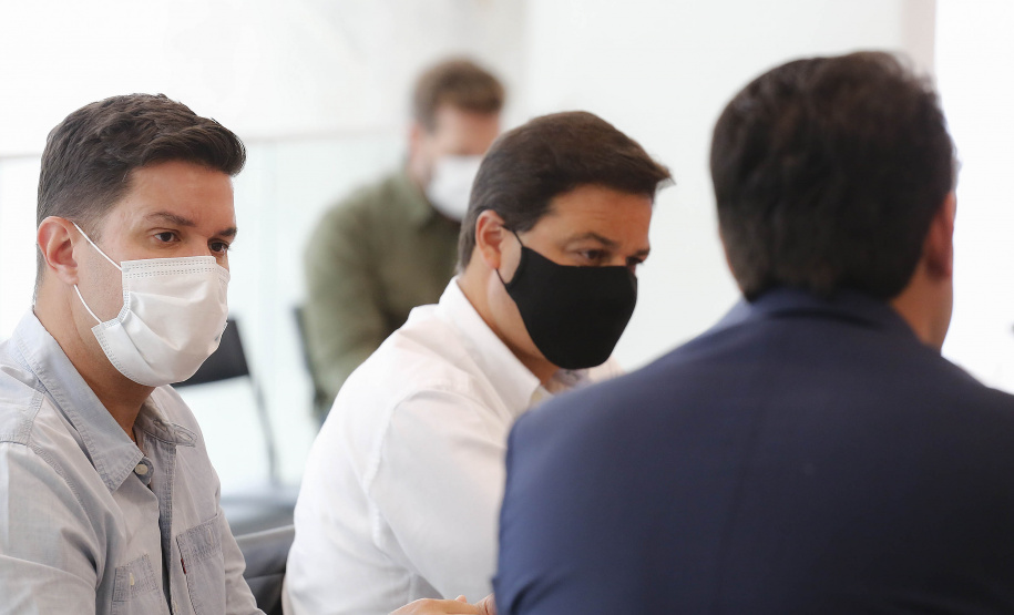 A TIM Brasil anunciou, nesta quinta-feira (15), que estenderá sua rede 4G para novos pontos no Interior do Estado. O novo plano foi anunciado no Palácio Iguaçu, pelo governador Carlos Massa Ratinho Junior e pelo CEO da TIM Brasil, Pietro Labriola. - Curitiba, 15/04/2021 - Foto: Jonathan Campos/AEN