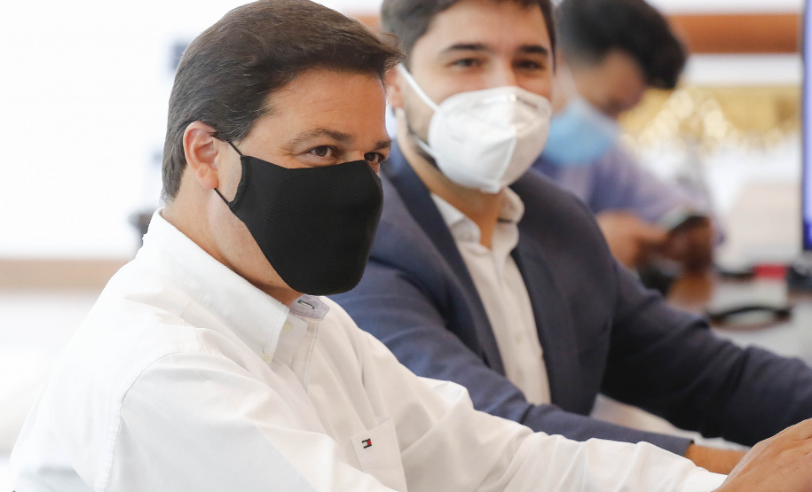 A TIM Brasil anunciou, nesta quinta-feira (15), que estenderá sua rede 4G para novos pontos no Interior do Estado. O novo plano foi anunciado no Palácio Iguaçu, pelo governador Carlos Massa Ratinho Junior e pelo CEO da TIM Brasil, Pietro Labriola. - Curitiba, 15/04/2021 - Foto: Jonathan Campos/AEN