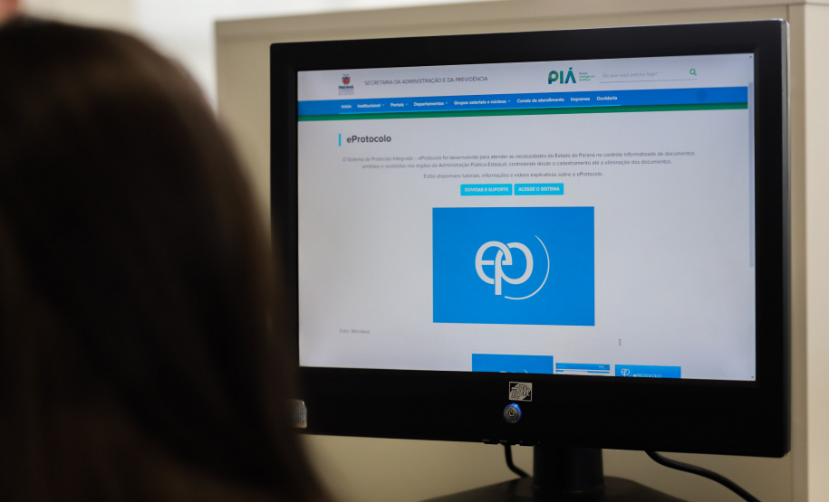 O Sistema de Protocolo Integrado ? eProtocolo foi desenvolvido para atender as necessidades do Estado do Paraná no controle informatizado de documentos emitidos e recebidos nos órgãos da Administração Pública Estadual, controlando desde o cadastramento até a eliminação dos documentos.Foto: Geraldo Bubniak/AEN