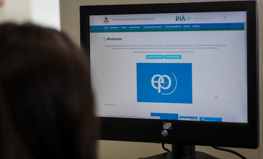 O Sistema de Protocolo Integrado ? eProtocolo foi desenvolvido para atender as necessidades do Estado do Paraná no controle informatizado de documentos emitidos e recebidos nos órgãos da Administração Pública Estadual, controlando desde o cadastramento até a eliminação dos documentos.Foto: Geraldo Bubniak/AEN