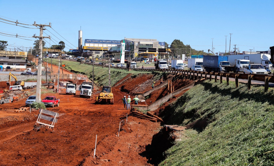 Serviços de terraplenagem, drenagem e de pavimentação estão em andamentos na readequação do Trevo Cataratas, em Cascavel, na região Oeste do estado. - Cascavel, 15/04/2021 - Foto: Divulgação DER/PR