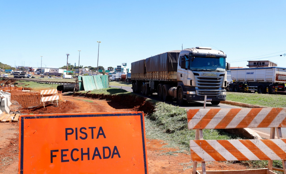 Serviços de terraplenagem, drenagem e de pavimentação estão em andamentos na readequação do Trevo Cataratas, em Cascavel, na região Oeste do estado. - Cascavel, 15/04/2021 - Foto: Divulgação DER/PR