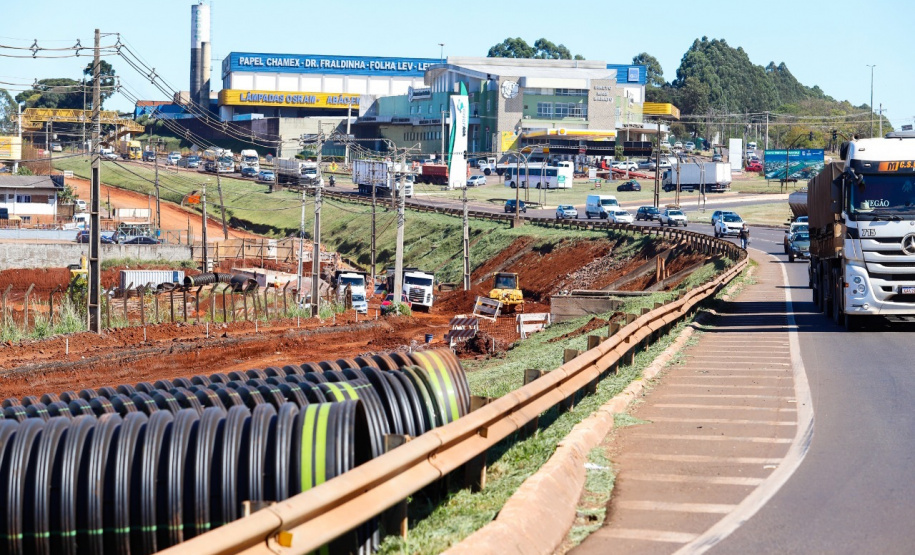 Serviços de terraplenagem, drenagem e de pavimentação estão em andamentos na readequação do Trevo Cataratas, em Cascavel, na região Oeste do estado. - Cascavel, 15/04/2021 - Foto: Divulgação DER/PR