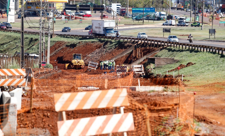 Serviços de terraplenagem, drenagem e de pavimentação estão em andamentos na readequação do Trevo Cataratas, em Cascavel, na região Oeste do estado. - Cascavel, 15/04/2021 - Foto: Divulgação DER/PR