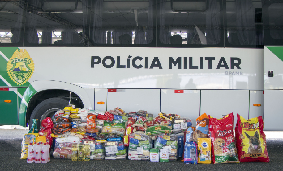 A segunda edição de arrecadação de alimentos não perecíveis, ração para cães e gatos e álcool 70% pela Campanha Solidária dos 64 anos do Batalhão de Polícia Ambiental-Força Verde (BPAmb-FV) será neste sábado (17/04), nas cidades do interior do estado onde há Companhias da unidade. - Curitiba, 16/04/2021  -  Foto: Soldado Adilson Voinaski Afonso