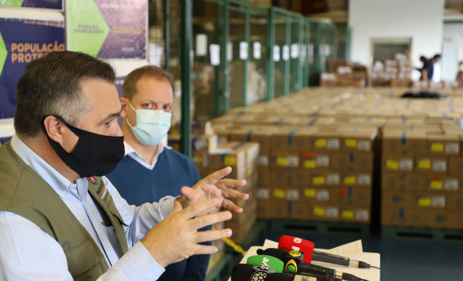 VACINAS ? Os medicamentos foram distribuídos às 22 Regionais de Saúde do Estado juntamente das 363.340 doses do 13º lote de vacinas contra Covid-19 e de 292.800 doses de vacina contra Influenza. - Curitiba, 16/04/2021 - Foto: Ari Dias/AEN