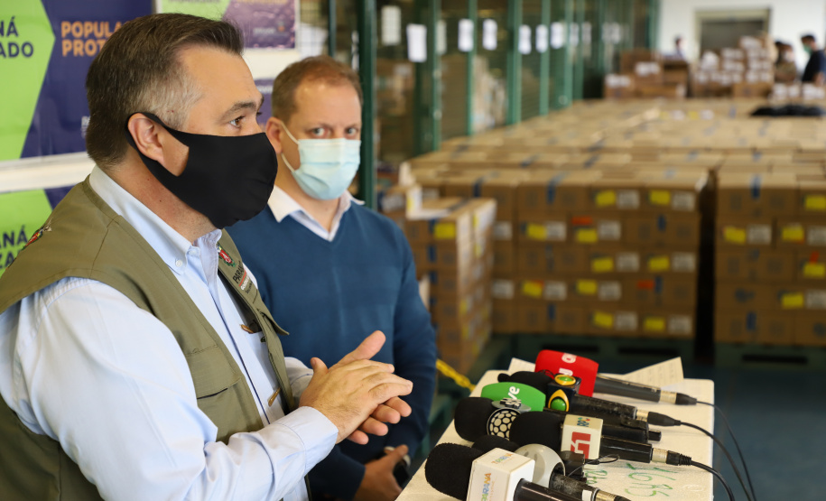 VACINAS ? Os medicamentos foram distribuídos às 22 Regionais de Saúde do Estado juntamente das 363.340 doses do 13º lote de vacinas contra Covid-19 e de 292.800 doses de vacina contra Influenza. - Curitiba, 16/04/2021 - Foto: Ari Dias/AEN