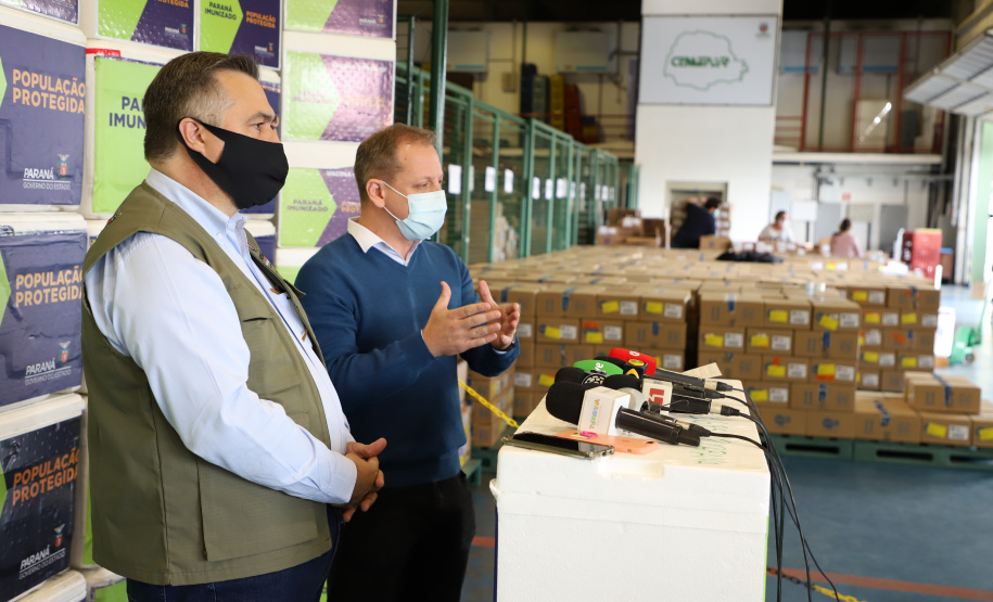 VACINAS ? Os medicamentos foram distribuídos às 22 Regionais de Saúde do Estado juntamente das 363.340 doses do 13º lote de vacinas contra Covid-19 e de 292.800 doses de vacina contra Influenza. - Curitiba, 16/04/2021 - Foto: Ari Dias/AEN