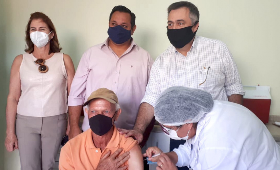 LUNARDELLI - Neste sábado (17), o secretário estadual da Saúde, Beto Preto acompanhou a vacinação nos municípios de Godoy Moreira, São João do Ivaí, Lunardelli, Jardim Alegre e Lidianópoilis. - Lunardelli, 17/04/2021 - Foto: SESA