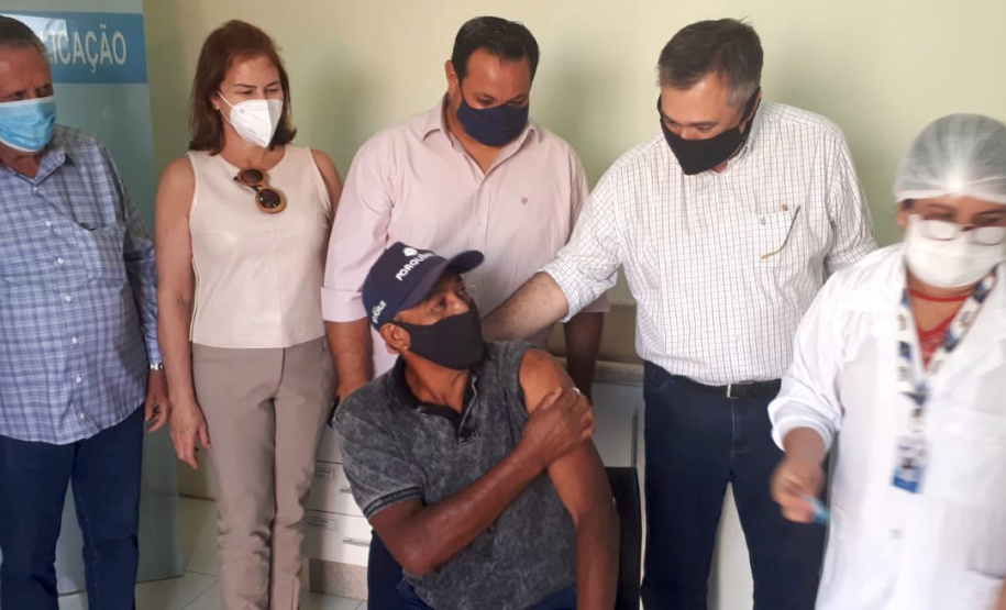 LUNARDELLI - Neste sábado (17), o secretário estadual da Saúde, Beto Preto acompanhou a vacinação nos municípios de Godoy Moreira, São João do Ivaí, Lunardelli, Jardim Alegre e Lidianópoilis. - Lunardelli, 17/04/2021 - Foto: SESA