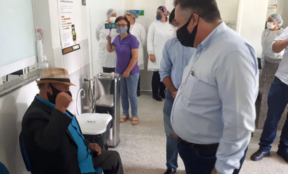 PITANGA - Neste sábado (17), o secretário estadual da Saúde, Beto Preto acompanhou a vacinação nos municípios de Godoy Moreira, São João do Ivaí, Lunardelli, Jardim Alegre e Lidianópoilis. Na sexta (16), o secretário acompanhou a vacinação no município de Pitanga, na região central. - Pitanga, 16/04/2021 - Foto: SESA