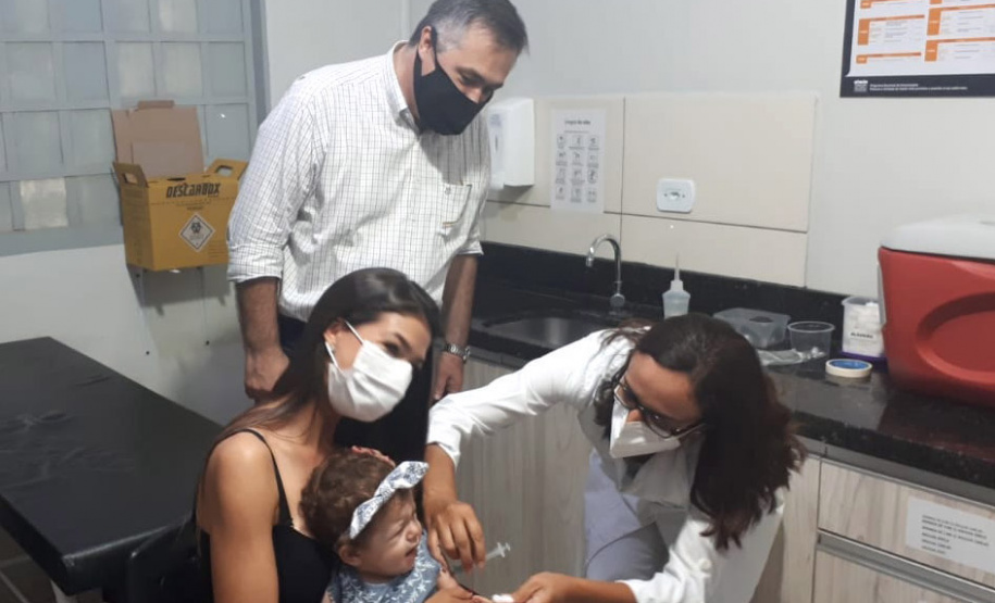 JARDIM ALEGRE - INFLUENZA ? Em paralelo à campanha de vacinação contra a Covid-19, a vacinação contra a gripe também está em andamento. No município de Jardim Alegre, houve divisão dos períodos para os públicos. O secretário estadual da Saúde, Beto Preto, acompanhou a vacinação - Jardim Alegre, 17/04/2021 - Foto: SESA