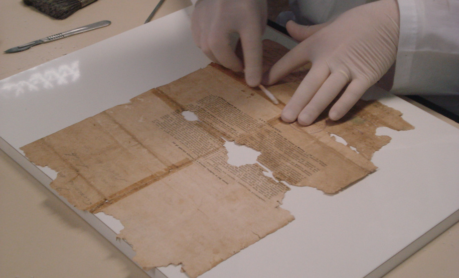 Com o objetivo de implantar um conjunto de ações voltadas à higienização, catalogação e digitalização do acervo dos arquivos institucionais da Fundação Araucária produzido entre os anos de 2000 a 2020, a instituição criou o Programa de preservação documental da memória e do fomento à pesquisa. - Foto: Fundação Araucária