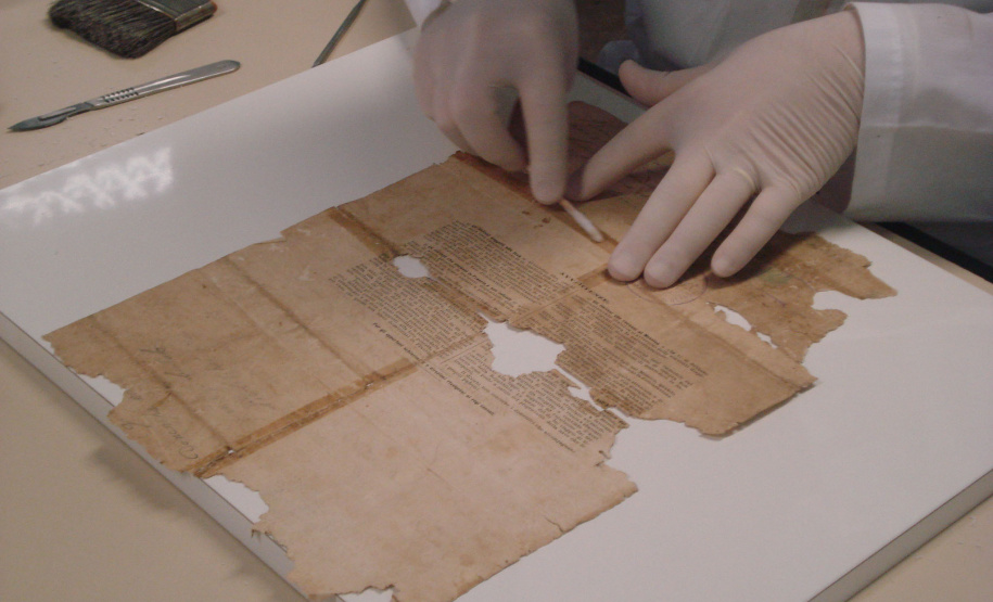 Com o objetivo de implantar um conjunto de ações voltadas à higienização, catalogação e digitalização do acervo dos arquivos institucionais da Fundação Araucária produzido entre os anos de 2000 a 2020, a instituição criou o Programa de preservação documental da memória e do fomento à pesquisa. - Foto: Fundação Araucária