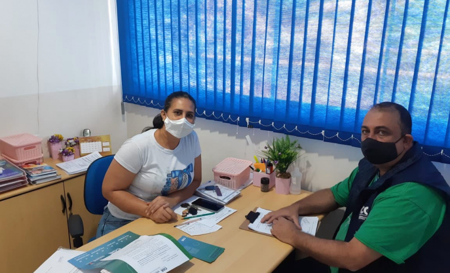 A equipe do programa CGE Itinerante, da Controladoria-Geral do Estadol (CGE), concluiumais um roteiro pelas cidades do interior do Paraná. Os servidores conferiram a distribuiçãoda vacina contra a Covid-19 e dos kits de merenda escolar para famílias com filhos na red estadual. - Foto: Divulgação CGE