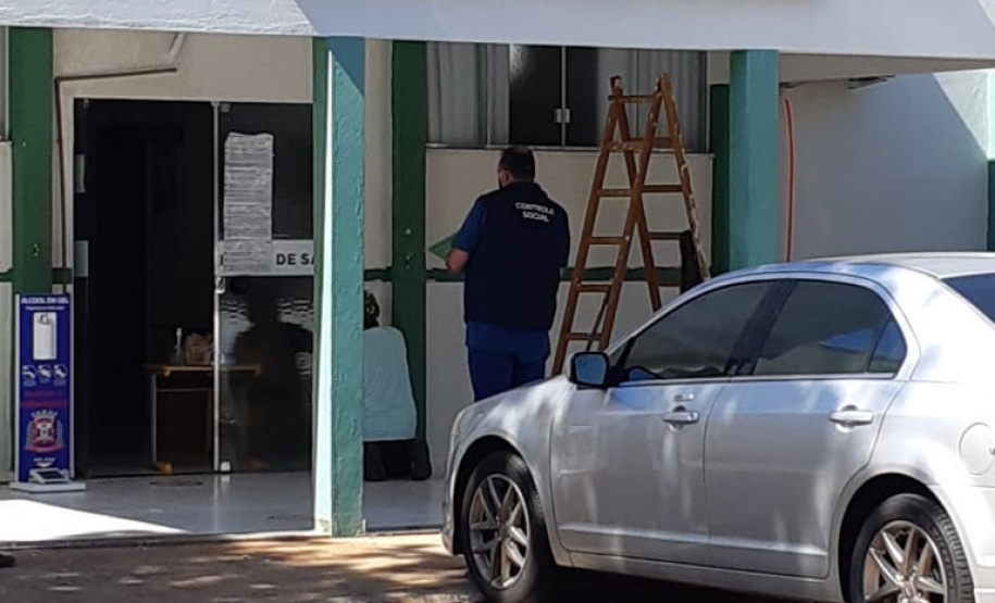 A equipe do programa CGE Itinerante, da Controladoria-Geral do Estadol (CGE), concluiumais um roteiro pelas cidades do interior do Paraná. Os servidores conferiram a distribuiçãoda vacina contra a Covid-19 e dos kits de merenda escolar para famílias com filhos na red estadual. - Foto: Divulgação CGE