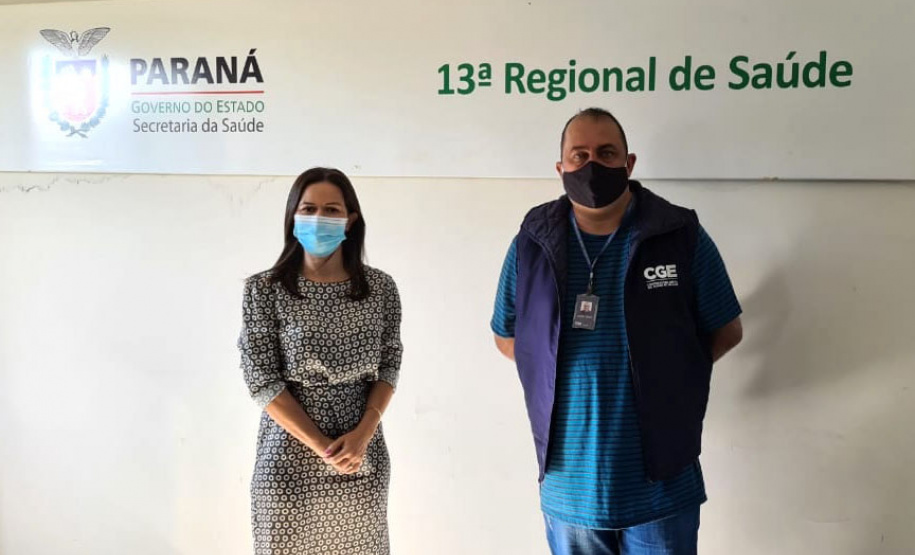 A equipe do programa CGE Itinerante, da Controladoria-Geral do Estadol (CGE), concluiumais um roteiro pelas cidades do interior do Paraná. Os servidores conferiram a distribuiçãoda vacina contra a Covid-19 e dos kits de merenda escolar para famílias com filhos na red estadual. - Foto: Divulgação CGE