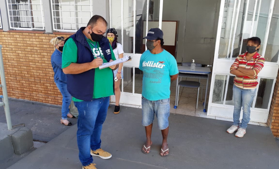 A equipe do programa CGE Itinerante, da Controladoria-Geral do Estadol (CGE), concluiumais um roteiro pelas cidades do interior do Paraná. Os servidores conferiram a distribuiçãoda vacina contra a Covid-19 e dos kits de merenda escolar para famílias com filhos na red estadual. - Foto: Divulgação CGE