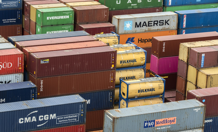 Março foi extremamente positivo para as movimentações pelo Terminal de Contêineres do Porto de Paranaguá. O segmento fecha o mês com recorde histórico: melhor movimentação geral em um único mês. Foram 95.633 TEUs (unidades de contêineres de 20 pés) importados e exportados em março. - Paranaguá, 19/04/2021 - Foto: Claudio Neves/Portos do Paraná