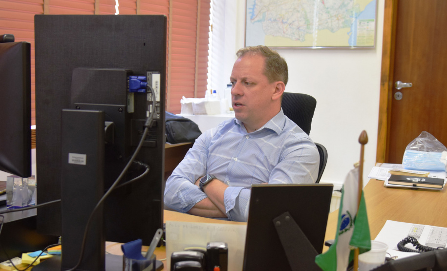 As ações de combate à Covid-19 foram apresentadas pela Secretaria de Estado da Saúde (Sesa) nesta segunda-feira (19) em reunião da Frente Parlamentar do Coronavírus da Assembleia Legislativa do Paraná (Alep). Na foto, o diretor-geral da Sesa, Nestor Werner Junior. - Curitiba, 19/04/2021  -  Foto: Américo Antonio/SESA