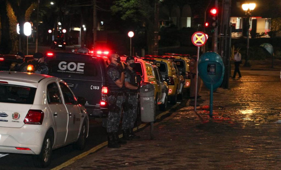 As operações da Ação Integrada de Fiscalização Urbana (AIFU) do último final de semana, voltadas ao cumprimento das medidas sanitárias de prevenção ao coronavírus, resultaram em 28 estabelecimentos comerciais fiscalizados e, destes, 15 fechados