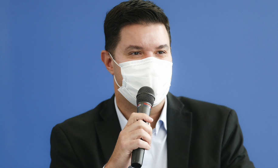 O Governo do Estado lançou nesta terça-feira (20) um novo pacote social voltado para ajudar as famílias mais vulneráveis do Paraná. Serão R$ 109 milhões divididos em seis ações como forma de amenizar o impacto da pandemia da Covid-19 no dia a dia dos cidadãos. O programa foi apresentado pelo governador Carlos Massa Ratinho Junior aos deputados estaduais em encontro virtual. Foto: Jonathan Campos/AEM