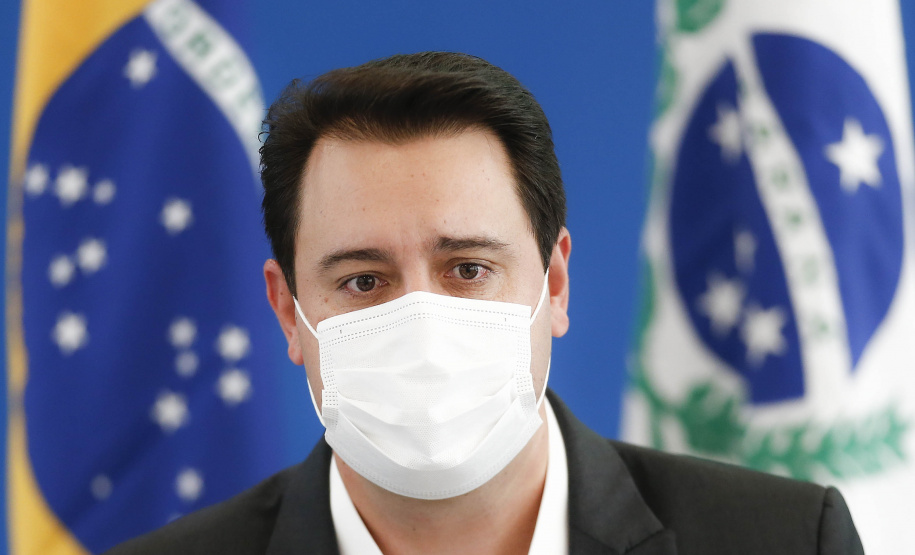 O Governo do Estado lançou nesta terça-feira (20) um novo pacote social voltado para ajudar as famílias mais vulneráveis do Paraná. Serão R$ 109 milhões divididos em seis ações como forma de amenizar o impacto da pandemia da Covid-19 no dia a dia dos cidadãos. O programa foi apresentado pelo governador Carlos Massa Ratinho Junior aos deputados estaduais em encontro virtual. Foto: Jonathan Campos/AEM