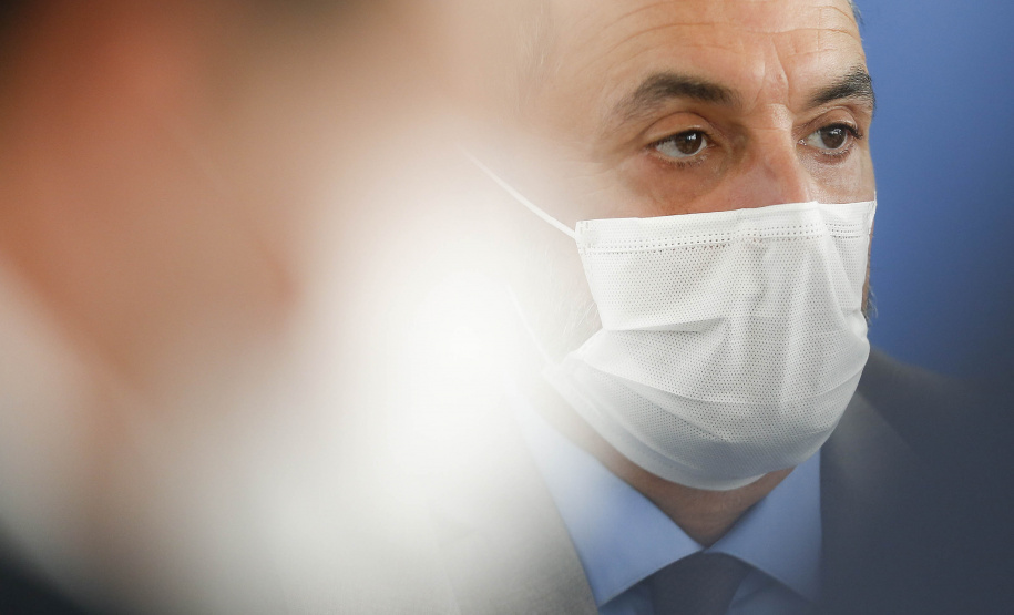 O Governo do Estado lançou nesta terça-feira (20) um novo pacote social voltado para ajudar as famílias mais vulneráveis do Paraná. Serão R$ 109 milhões divididos em seis ações como forma de amenizar o impacto da pandemia da Covid-19 no dia a dia dos cidadãos. O programa foi apresentado pelo governador Carlos Massa Ratinho Junior aos deputados estaduais em encontro virtual. Foto: Jonathan Campos/AEM