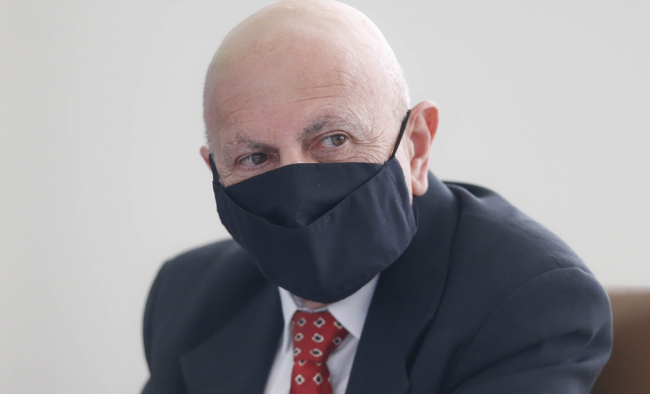 O Governo do Estado lançou nesta terça-feira (20) um novo pacote social voltado para ajudar as famílias mais vulneráveis do Paraná. Serão R$ 109 milhões divididos em seis ações como forma de amenizar o impacto da pandemia da Covid-19 no dia a dia dos cidadãos. O programa foi apresentado pelo governador Carlos Massa Ratinho Junior aos deputados estaduais em encontro virtual. Foto: Jonathan Campos/AEM