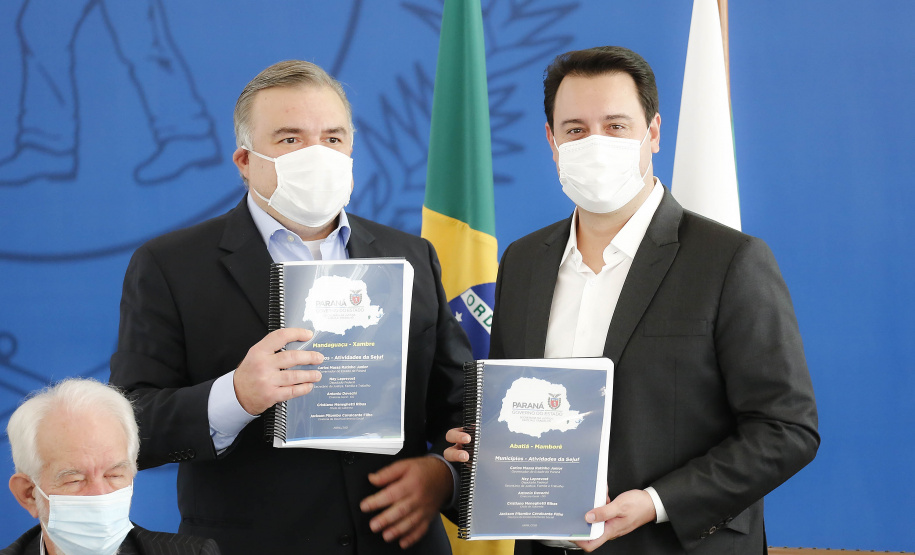 O Governo do Estado lançou nesta terça-feira (20) um novo pacote social voltado para ajudar as famílias mais vulneráveis do Paraná. Serão R$ 109 milhões divididos em seis ações como forma de amenizar o impacto da pandemia da Covid-19 no dia a dia dos cidadãos. O programa foi apresentado pelo governador Carlos Massa Ratinho Junior aos deputados estaduais em encontro virtual. Foto: Jonathan Campos/AEM