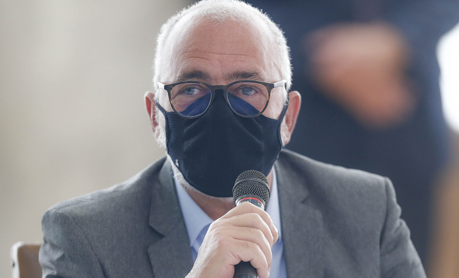 O Governo do Estado lançou nesta terça-feira (20) um novo pacote social voltado para ajudar as famílias mais vulneráveis do Paraná. Serão R$ 109 milhões divididos em seis ações como forma de amenizar o impacto da pandemia da Covid-19 no dia a dia dos cidadãos. O programa foi apresentado pelo governador Carlos Massa Ratinho Junior aos deputados estaduais em encontro virtual. Foto: Jonathan Campos/AEM