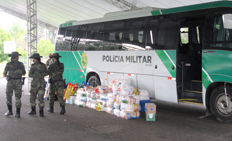 O Batalhão de Polícia Ambiental-Força Verde (BPAmb-FV) arrecadou 5.585 toneladas de alimentos, 1.647 toneladas de ração e 221 litros de álcool em todo o estado durante dois dias de campanha solidária em comemoração aos 64 anos de atuação no Paraná. - Curitiba, 20/04/2021 - Foto: Divulgação BPAmb-FV