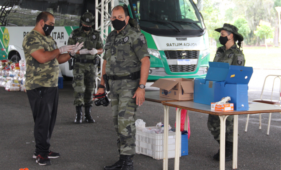 O Batalhão de Polícia Ambiental-Força Verde (BPAmb-FV) arrecadou 5.585 toneladas de alimentos, 1.647 toneladas de ração e 221 litros de álcool em todo o estado durante dois dias de campanha solidária em comemoração aos 64 anos de atuação no Paraná. - Curitiba, 20/04/2021 - Foto: Divulgação BPAmb-FV