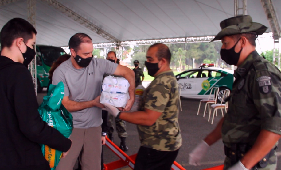 O Batalhão de Polícia Ambiental-Força Verde (BPAmb-FV) arrecadou 5.585 toneladas de alimentos, 1.647 toneladas de ração e 221 litros de álcool em todo o estado durante dois dias de campanha solidária em comemoração aos 64 anos de atuação no Paraná. - Curitiba, 20/04/2021 - Foto: Divulgação BPAmb-FV