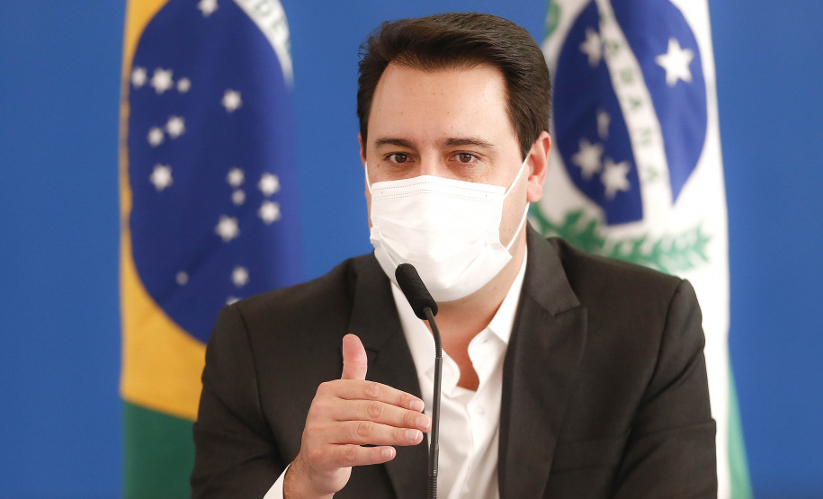 O governador Carlos Massa Ratinho Junior ressaltou que o pacote de medidas sociais voltadas para amenizar a situação da parcela mais vulnerável da população paranaense, lançado nesta terça-feira (20), no Palácio Iguaçu, é reflexo da união entre todos os Poderes constituídos do Estado no enfrentamento à pandemia da Covid-19. - Curitiba, 20/04/2021 - Foto: Jonathan Campos/AEN