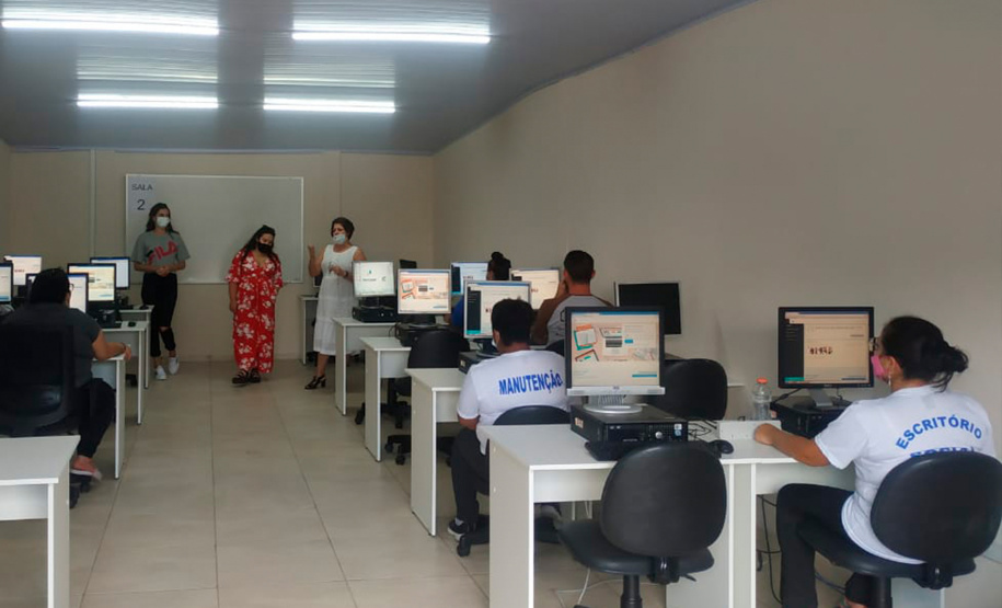 A Secretaria de Segurança Pública, por meio do Departamento Penitenciário do Paraná (Depen), viabilizou de janeiro de 2020 a março de 2021 cursos de qualificação profissional para milhares de internos do sistema prisional do Estado. Neste período, mais de três mil presos se inscreveram e 1.074 concluíram os cursos. -  Curitiba, 20/04/2021  -  Foto: Depen/PR