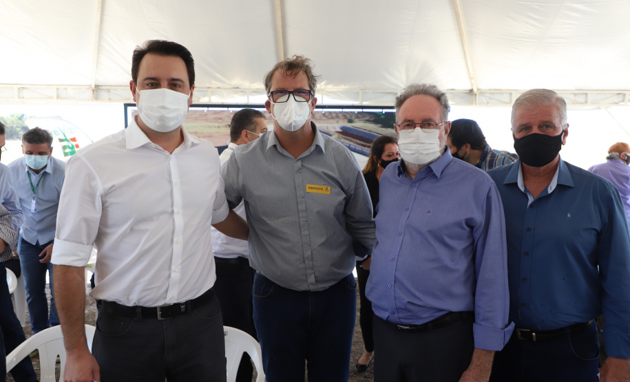 O governador Carlos Massa Ratingo Junior participou nesta quinta-feira (22) da entrega de um novo frigorífico para abate e processamento de peixes em Alvorada do Sul, no Norte Pioneiro.  -  Alvorada do Sul, 22/04/2021  -  Foto: Ari Dias/AEN