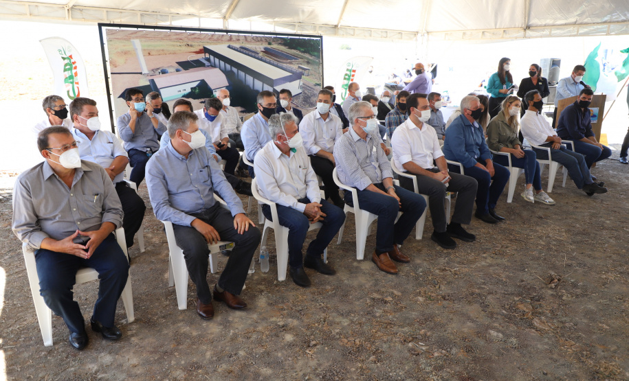 O governador Carlos Massa Ratingo Junior participou nesta quinta-feira (22) da entrega de um novo frigorífico para abate e processamento de peixes em Alvorada do Sul, no Norte Pioneiro.  -  Alvorada do Sul, 22/04/2021  -  Foto: Ari Dias/AEN