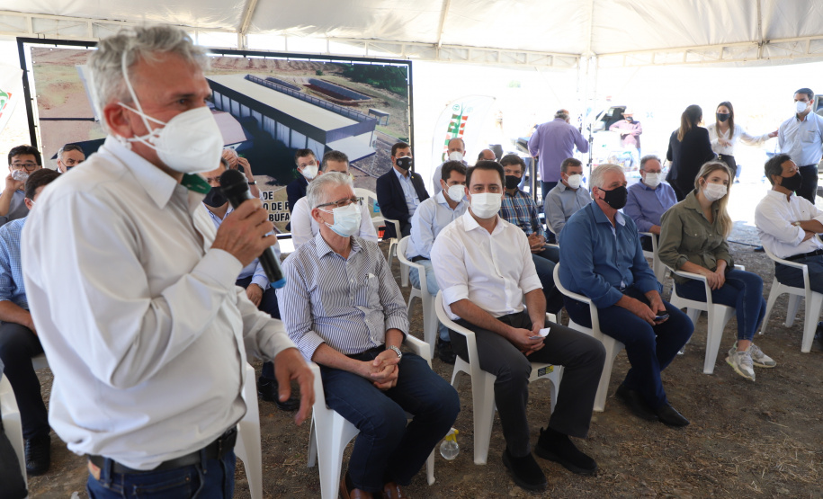 O governador Carlos Massa Ratingo Junior participou nesta quinta-feira (22) da entrega de um novo frigorífico para abate e processamento de peixes em Alvorada do Sul, no Norte Pioneiro.  -  Alvorada do Sul, 22/04/2021  -  Foto: Ari Dias/AEN